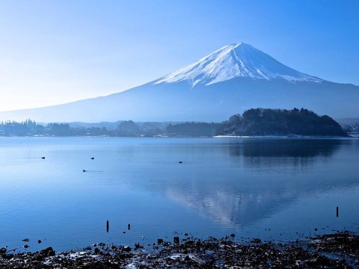 Fuji looking her finest with clear winter skies