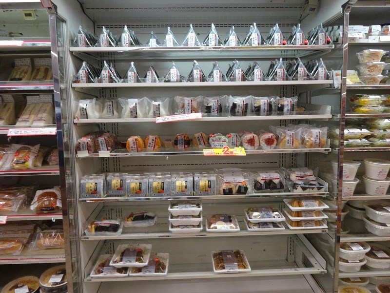 Convenience store sushi - a cheap and delicious snack!