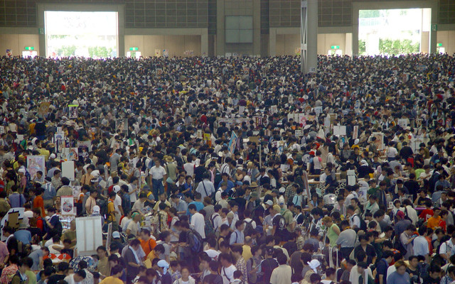 Manga otaku gather at Comiket (photo: otakumode.com)