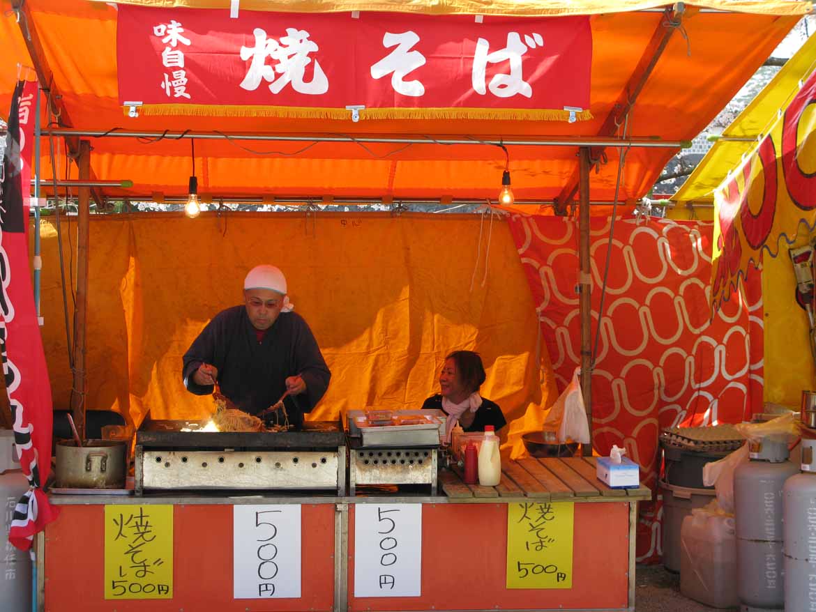 A typical yatai stall