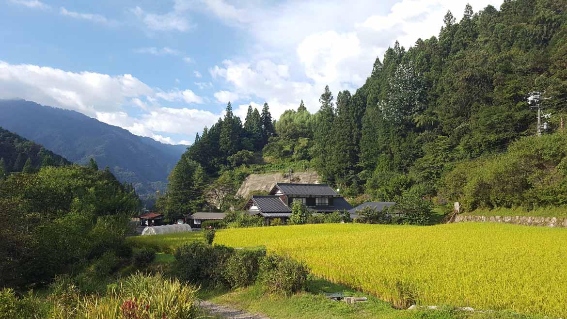 Approaching Tsumago