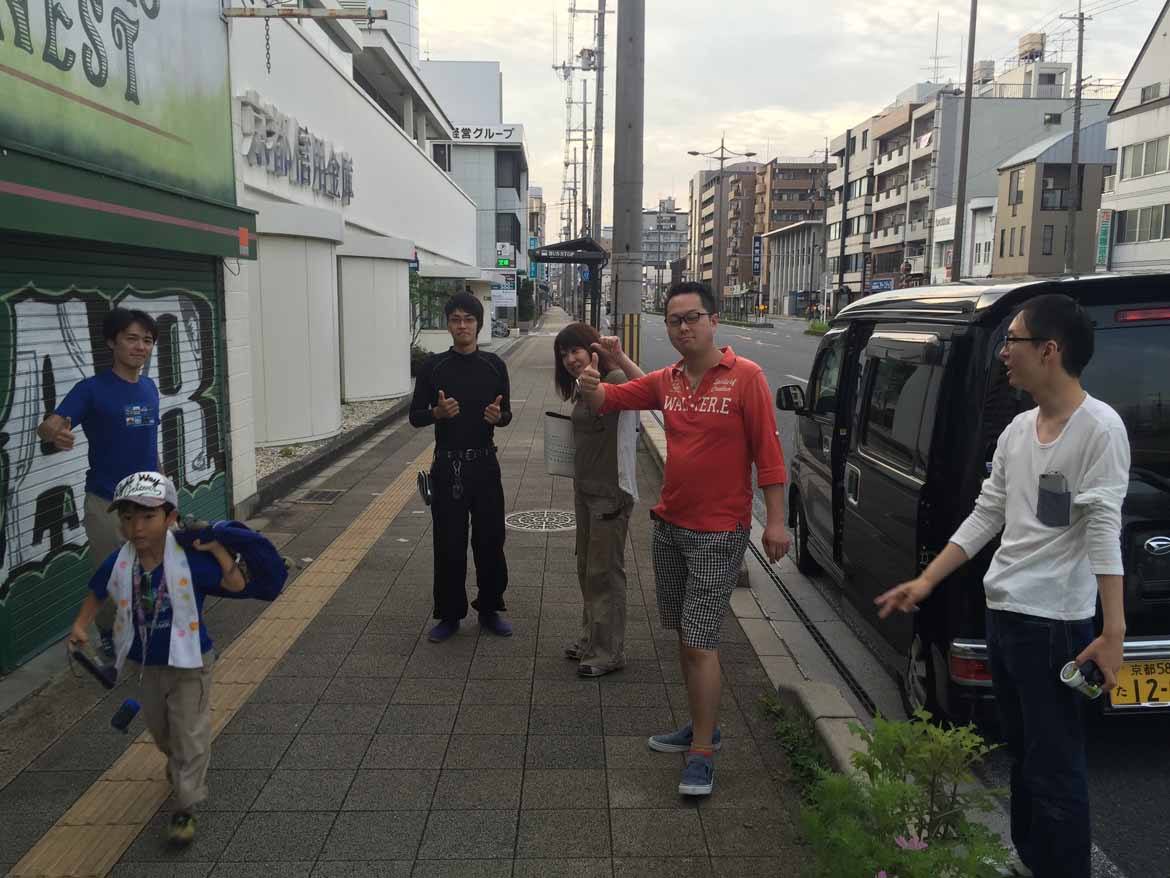 Assembling at 5:30am in front of Bar Robbins Nest