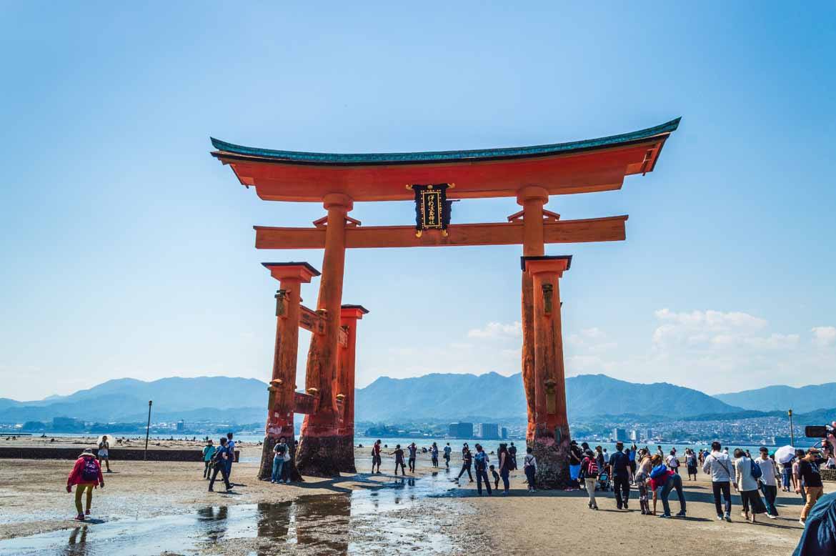 Itsukushima's "floating" gate isn't floating at low tide