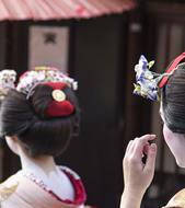 Gion walking tour at dusk  Image