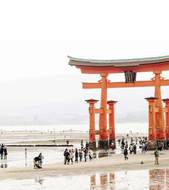 Miyajima's <i>torii</i> gate 