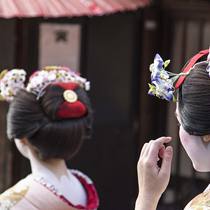 Gion walking tour at dusk  Image