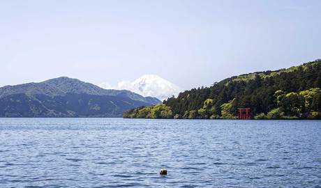 Full day private guide and driver service via Mount Fuji to Hakone 