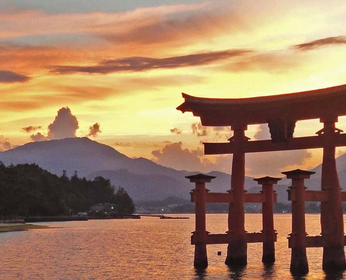 A deluxe two-week itinerary introducing Japan's most iconic sights with the best in luxury accommodation and fine dining included.
