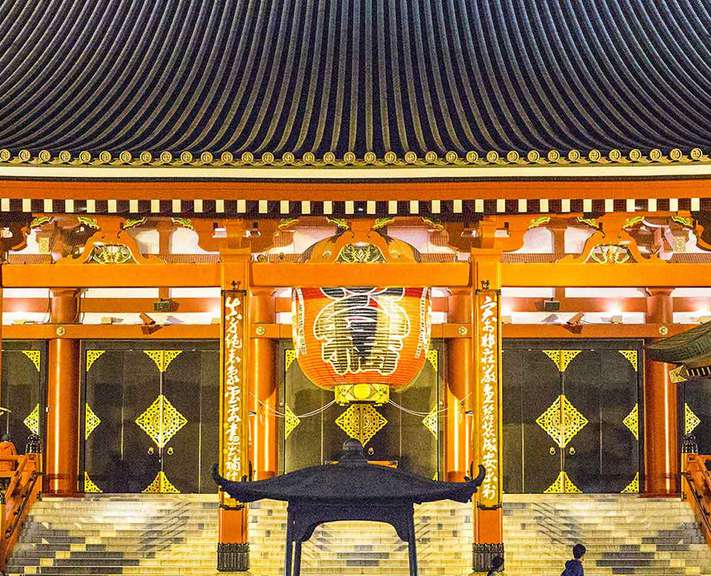 This superior 9 night itinerary introduces the best of Japan's iconic sights - from the skyscrapers of Tokyo to the ancient temples of Kyoto.